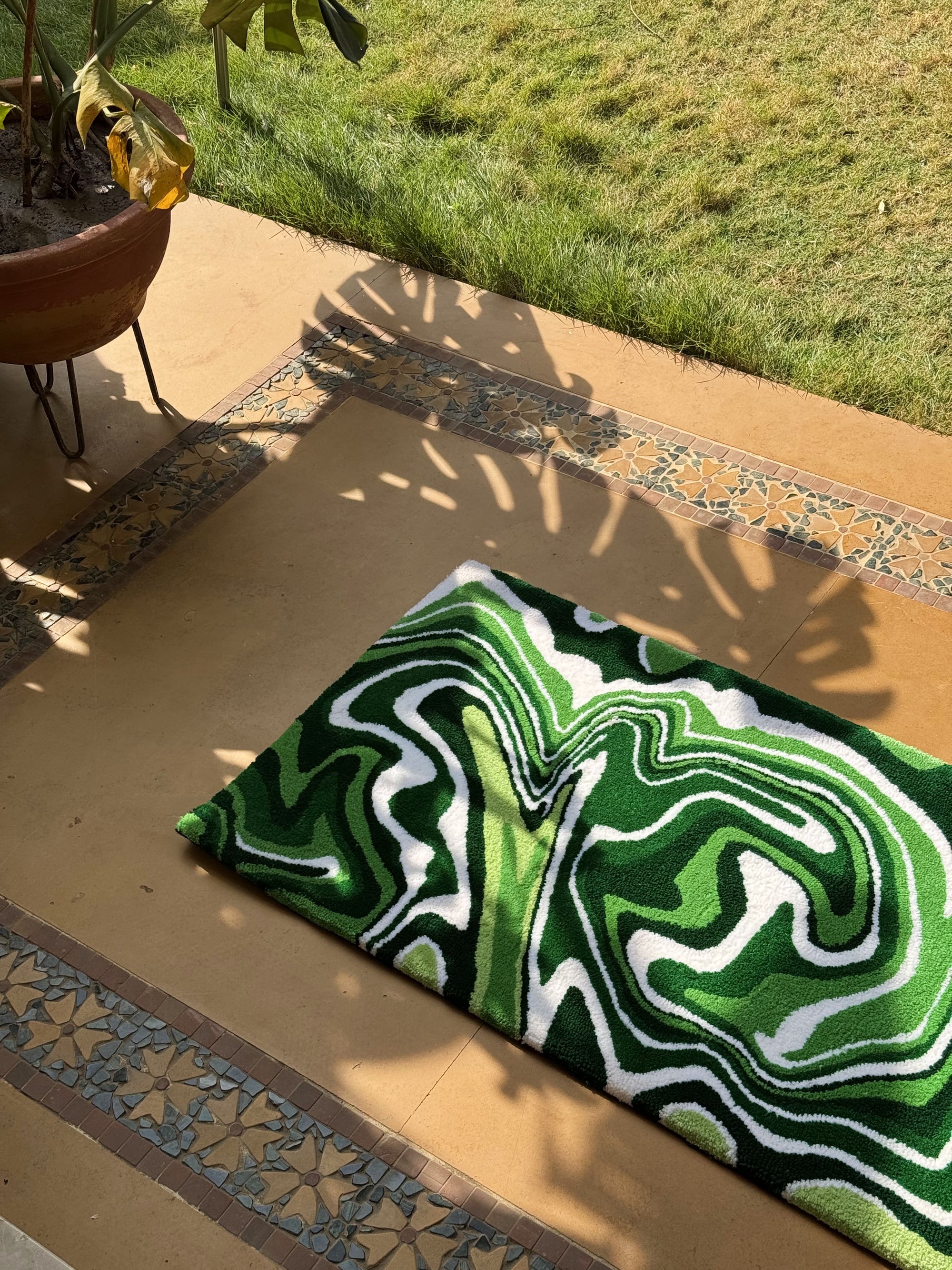 Green Abstract Tufted Rug