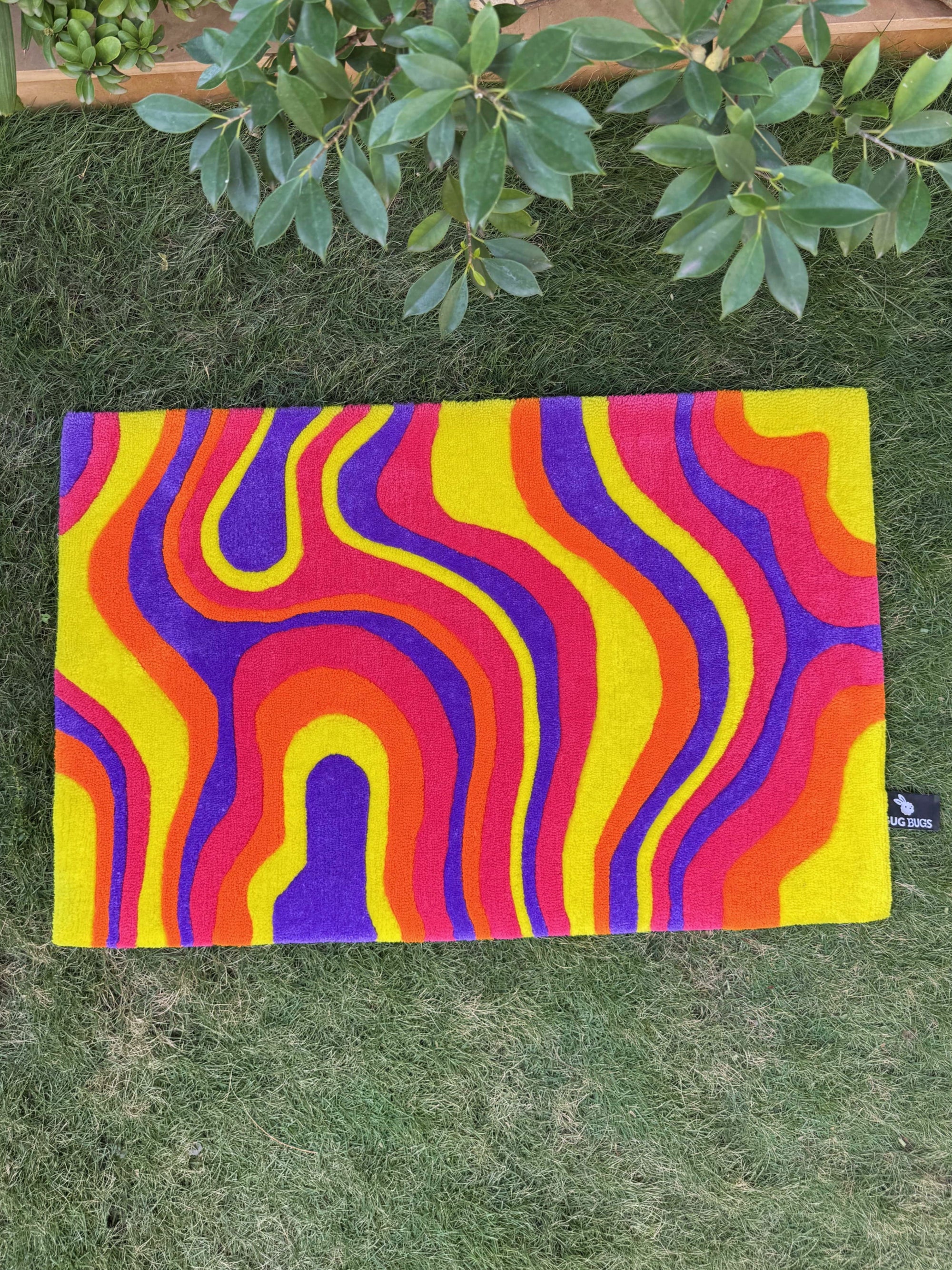 Vibrant Waves Tufted Rug